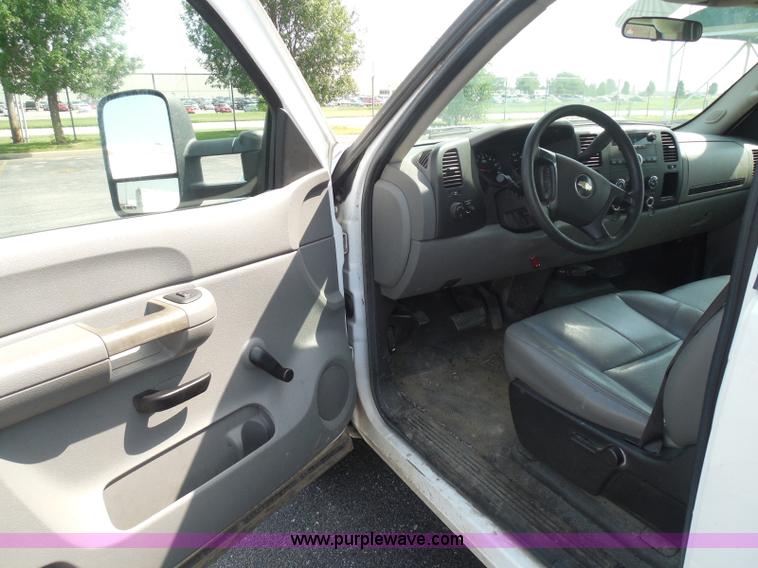 image for item K7523 2008 Chevrolet Silverado 1500 Crew Cab pickup truck