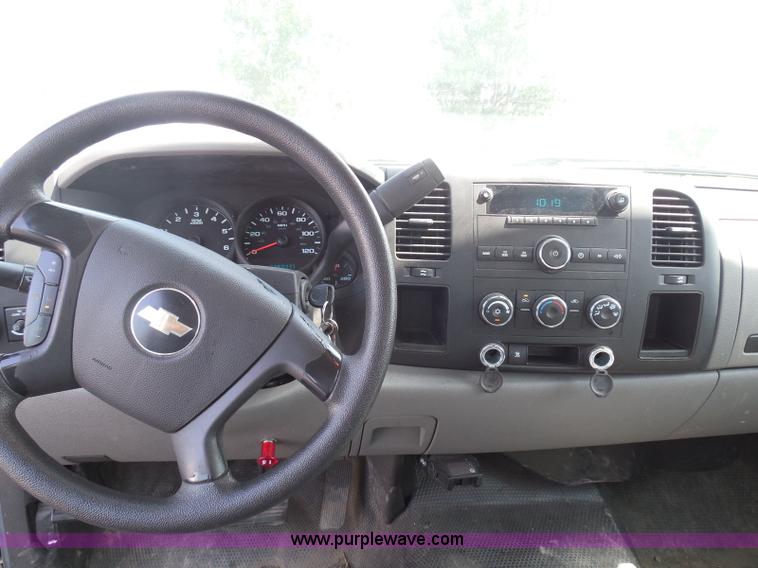 image for item K7523 2008 Chevrolet Silverado 1500 Crew Cab pickup truck