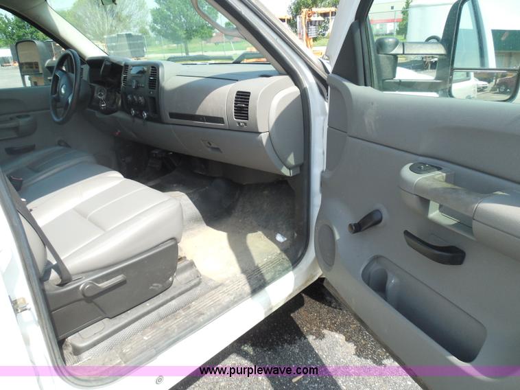 image for item K7523 2008 Chevrolet Silverado 1500 Crew Cab pickup truck