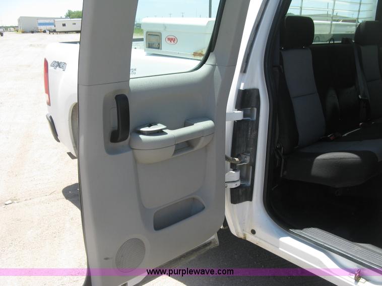 image for item K8648 2009 GMC Sierra 1500 Ext. Cab pickup truck
