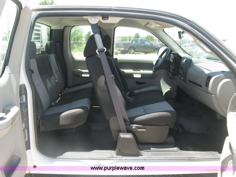 image for item K8648 2009 GMC Sierra 1500 Ext. Cab pickup truck