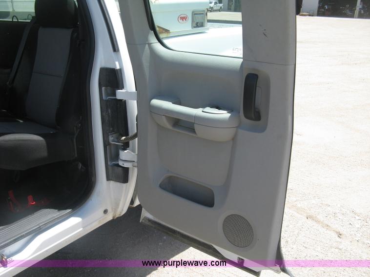 image for item K8648 2009 GMC Sierra 1500 Ext. Cab pickup truck