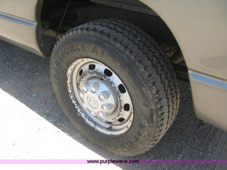 image for item K8649 2005 Dodge Ram 2500 HD Quad Cab pickup truck