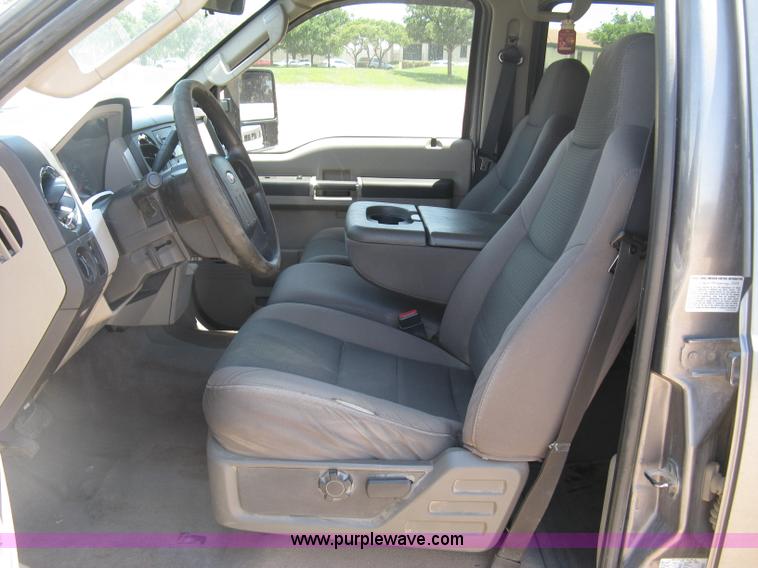 image for item K8652 2010 Ford F350 Super Duty XLT Crew Cab flatbed pickup truck