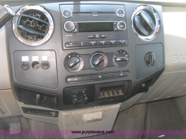 image for item K8652 2010 Ford F350 Super Duty XLT Crew Cab flatbed pickup truck