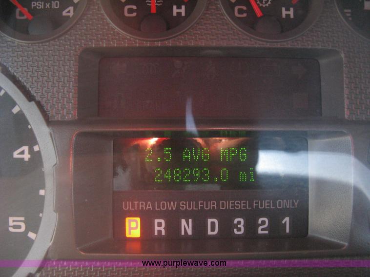 image for item K8652 2010 Ford F350 Super Duty XLT Crew Cab flatbed pickup truck