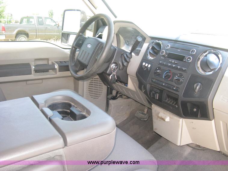 image for item K8652 2010 Ford F350 Super Duty XLT Crew Cab flatbed pickup truck