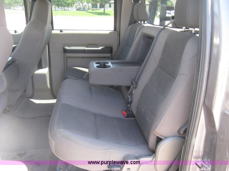 image for item K8652 2010 Ford F350 Super Duty XLT Crew Cab flatbed pickup truck