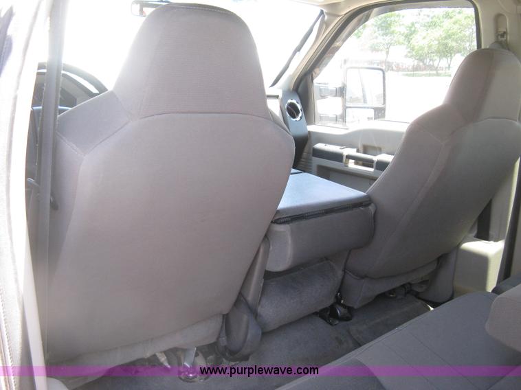 image for item K8652 2010 Ford F350 Super Duty XLT Crew Cab flatbed pickup truck