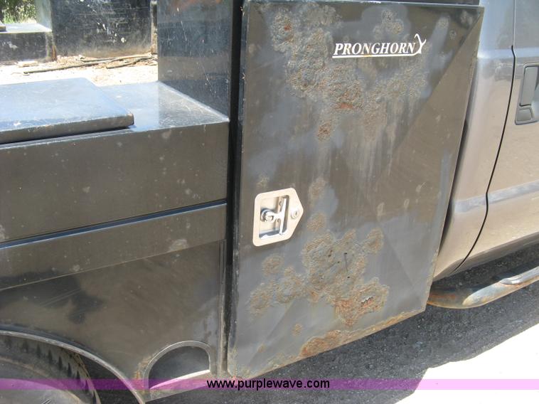 image for item K8652 2010 Ford F350 Super Duty XLT Crew Cab flatbed pickup truck