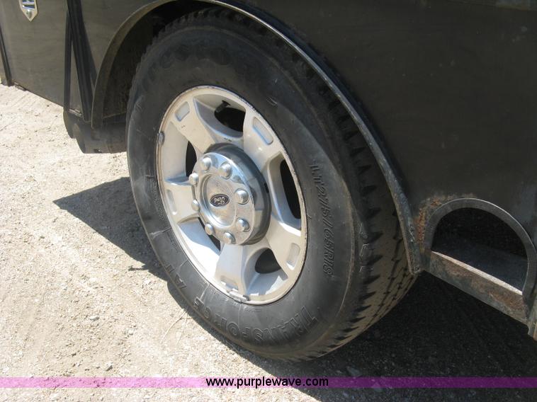 image for item K8652 2010 Ford F350 Super Duty XLT Crew Cab flatbed pickup truck