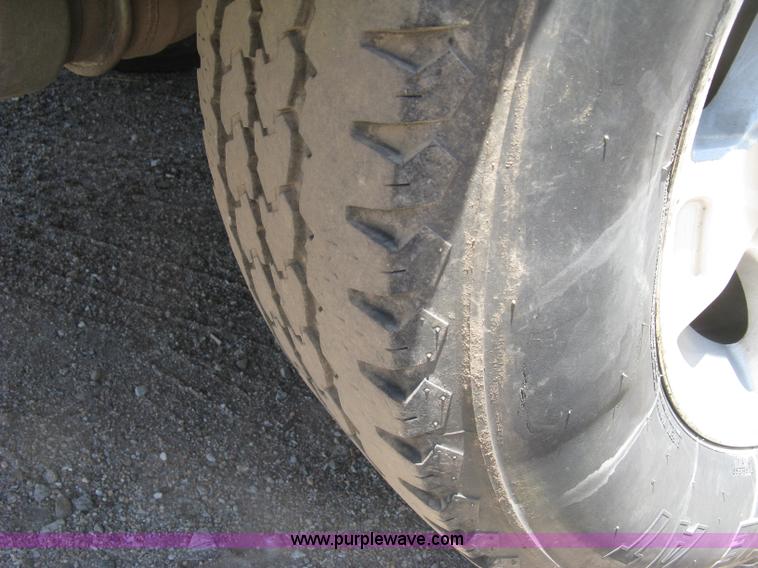 image for item K8652 2010 Ford F350 Super Duty XLT Crew Cab flatbed pickup truck