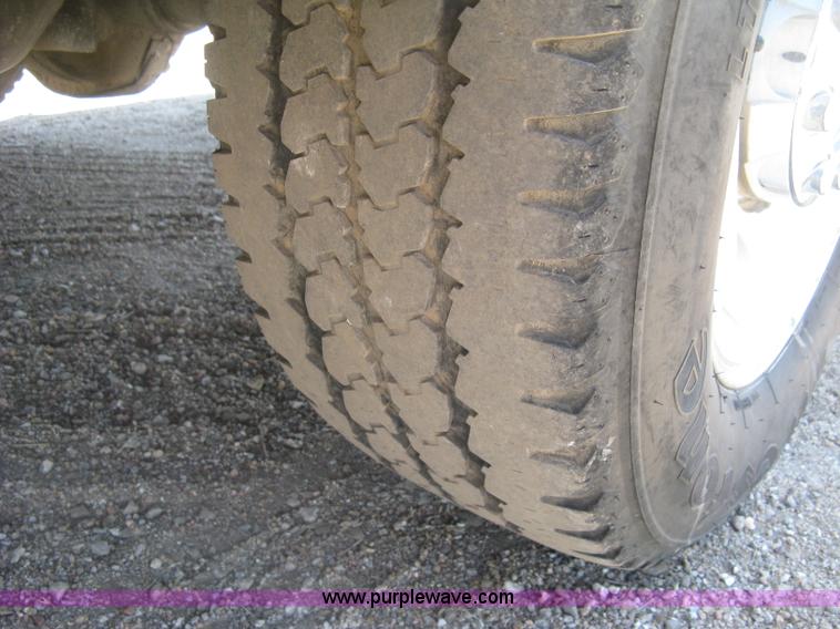 image for item K8652 2010 Ford F350 Super Duty XLT Crew Cab flatbed pickup truck