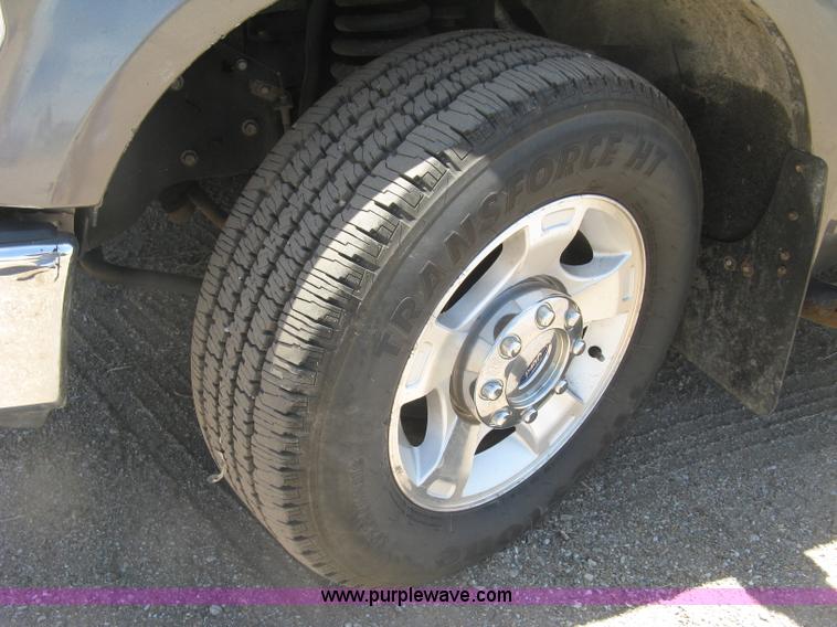 image for item K8652 2010 Ford F350 Super Duty XLT Crew Cab flatbed pickup truck