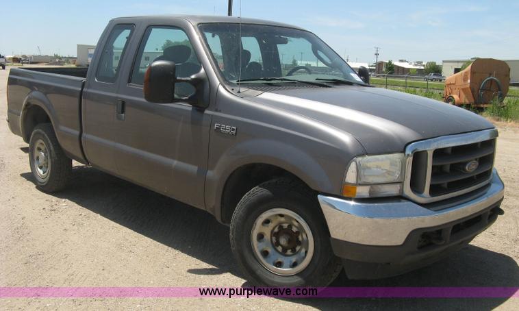 image for item K8653 2004 Ford F250 Super Duty XLT SuperCab pickup truck