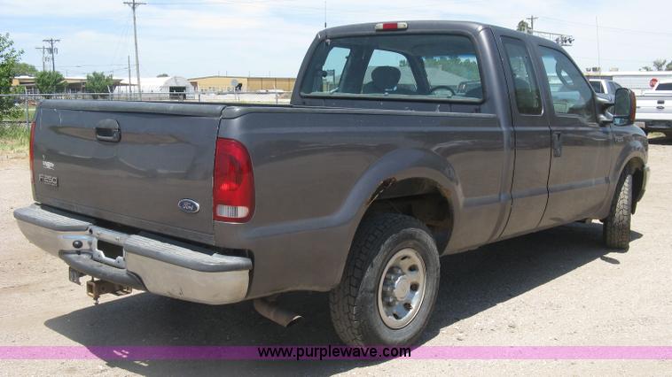 image for item K8653 2004 Ford F250 Super Duty XLT SuperCab pickup truck