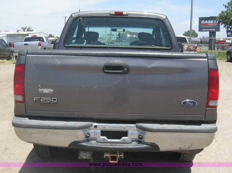 image for item K8653 2004 Ford F250 Super Duty XLT SuperCab pickup truck