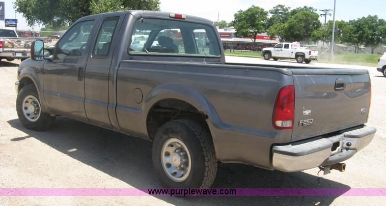 image for item K8653 2004 Ford F250 Super Duty XLT SuperCab pickup truck
