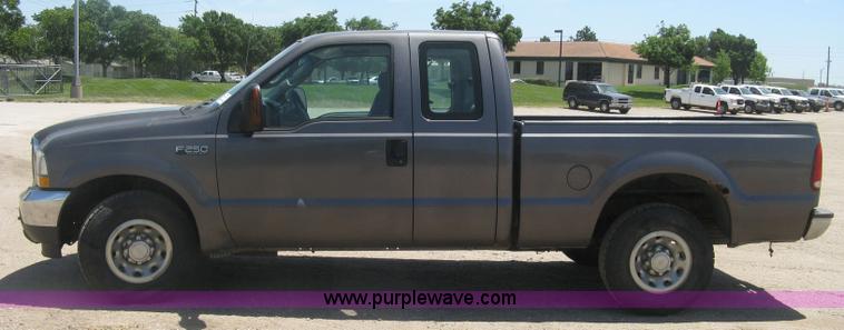 image for item K8653 2004 Ford F250 Super Duty XLT SuperCab pickup truck
