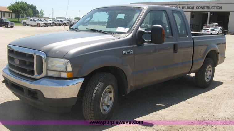 image for item K8653 2004 Ford F250 Super Duty XLT SuperCab pickup truck