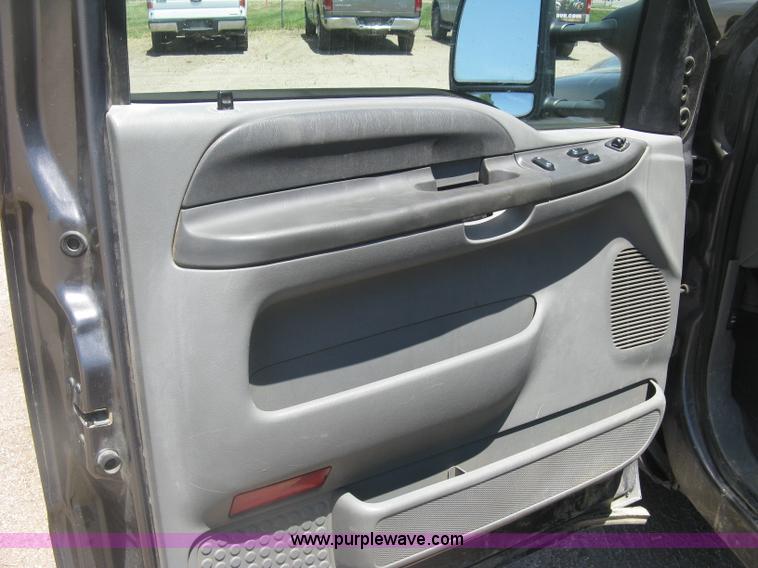 image for item K8653 2004 Ford F250 Super Duty XLT SuperCab pickup truck