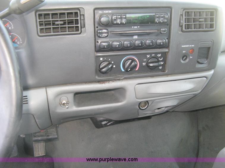 image for item K8653 2004 Ford F250 Super Duty XLT SuperCab pickup truck