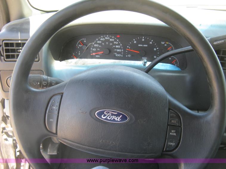 image for item K8653 2004 Ford F250 Super Duty XLT SuperCab pickup truck