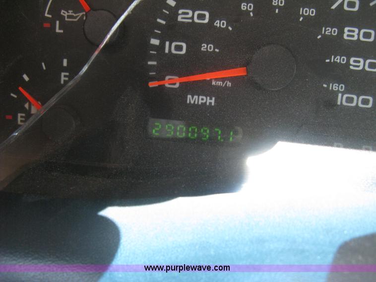 image for item K8653 2004 Ford F250 Super Duty XLT SuperCab pickup truck