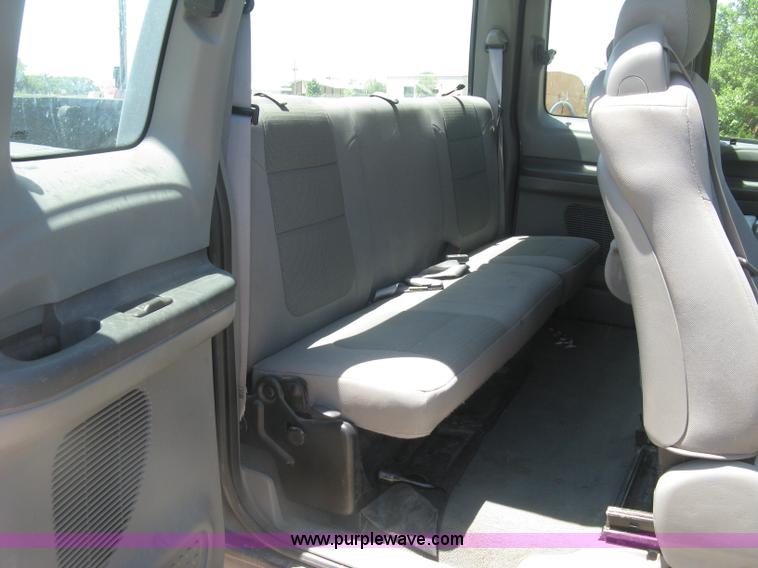 image for item K8653 2004 Ford F250 Super Duty XLT SuperCab pickup truck