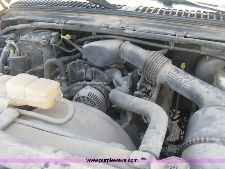 image for item K8653 2004 Ford F250 Super Duty XLT SuperCab pickup truck