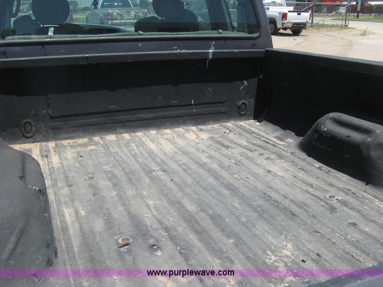image for item K8653 2004 Ford F250 Super Duty XLT SuperCab pickup truck