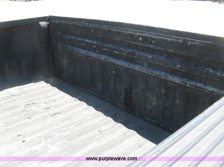 image for item K8653 2004 Ford F250 Super Duty XLT SuperCab pickup truck