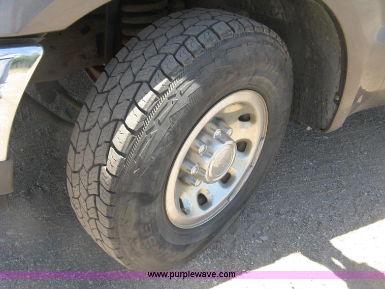 image for item K8653 2004 Ford F250 Super Duty XLT SuperCab pickup truck