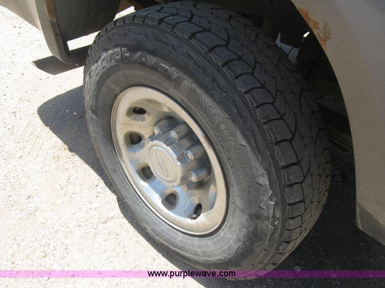 image for item K8653 2004 Ford F250 Super Duty XLT SuperCab pickup truck