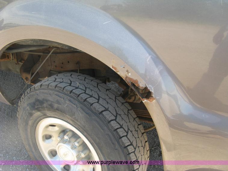 image for item K8653 2004 Ford F250 Super Duty XLT SuperCab pickup truck