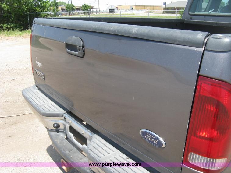 image for item K8653 2004 Ford F250 Super Duty XLT SuperCab pickup truck