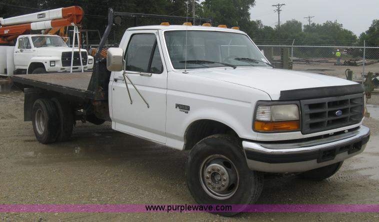 image for item K8677 1997 Ford F450 Super Duty flatbed truck