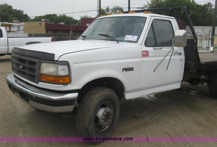 image for item K8677 1997 Ford F450 Super Duty flatbed truck