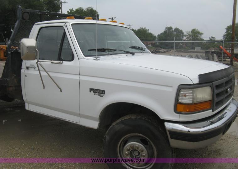 image for item K8677 1997 Ford F450 Super Duty flatbed truck