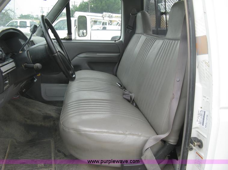 image for item K8677 1997 Ford F450 Super Duty flatbed truck