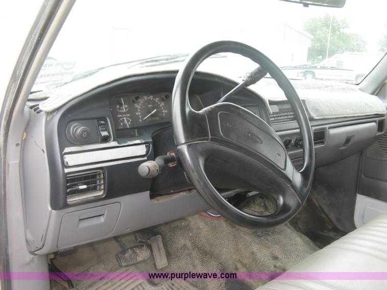 image for item K8677 1997 Ford F450 Super Duty flatbed truck