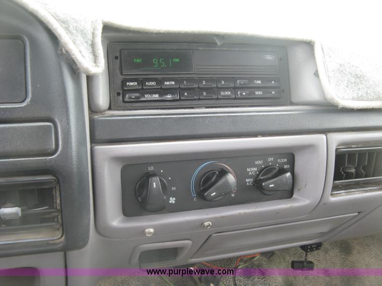 image for item K8677 1997 Ford F450 Super Duty flatbed truck