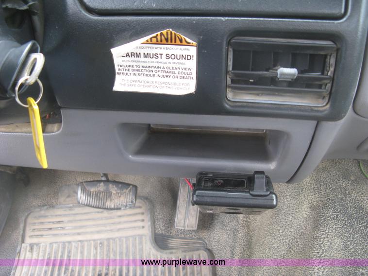 image for item K8677 1997 Ford F450 Super Duty flatbed truck