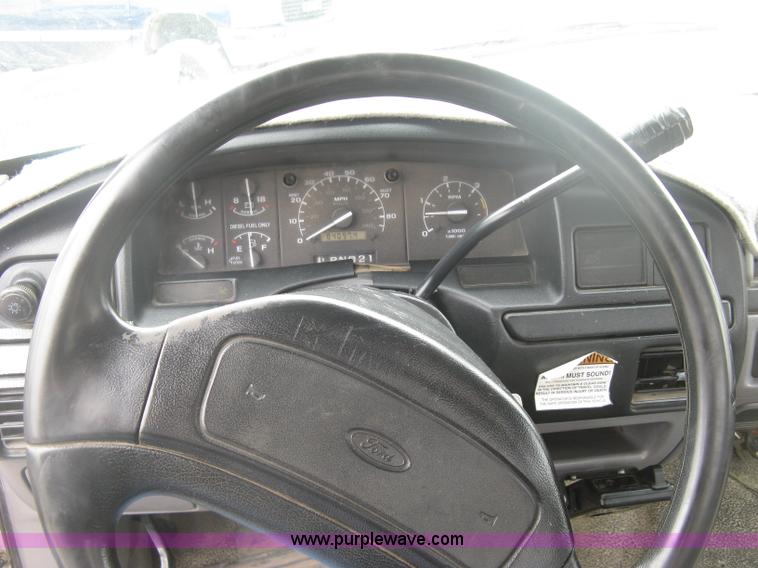 image for item K8677 1997 Ford F450 Super Duty flatbed truck