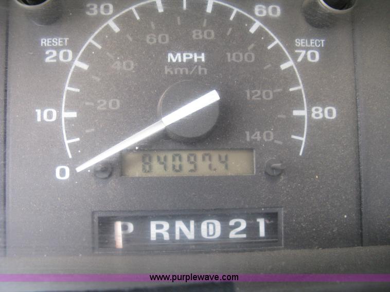 image for item K8677 1997 Ford F450 Super Duty flatbed truck