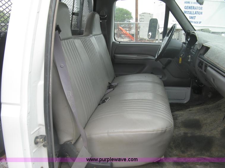 image for item K8677 1997 Ford F450 Super Duty flatbed truck