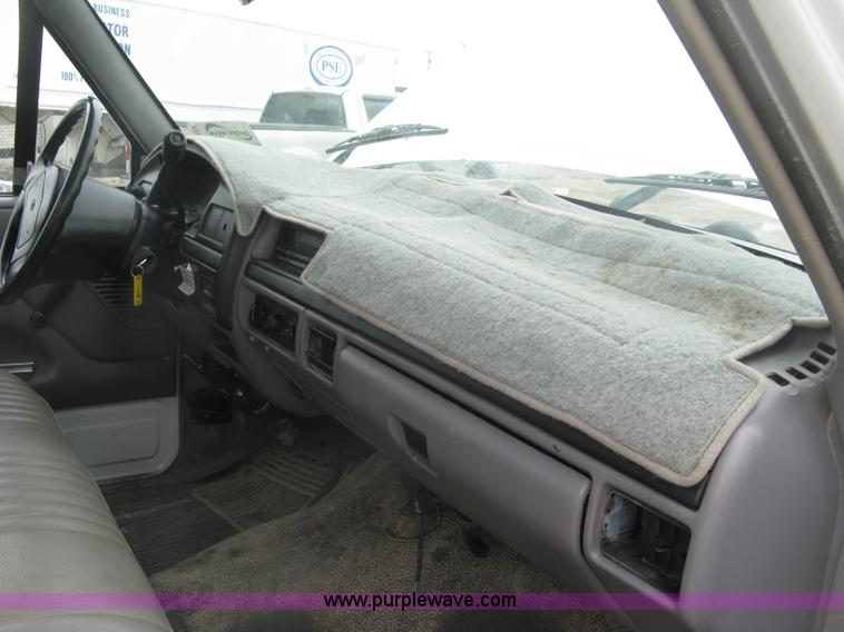 image for item K8677 1997 Ford F450 Super Duty flatbed truck