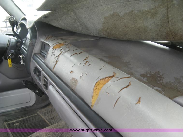 image for item K8677 1997 Ford F450 Super Duty flatbed truck