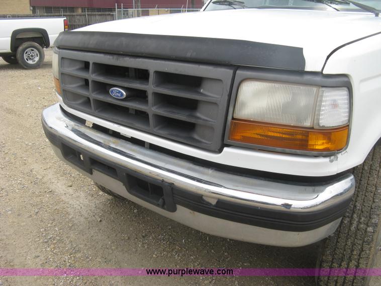image for item K8677 1997 Ford F450 Super Duty flatbed truck