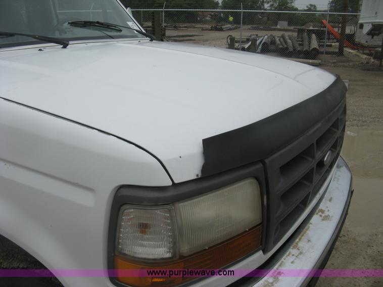 image for item K8677 1997 Ford F450 Super Duty flatbed truck